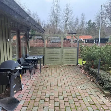 Modern Beachside Retreat In Marielyst 2br Bøtø By