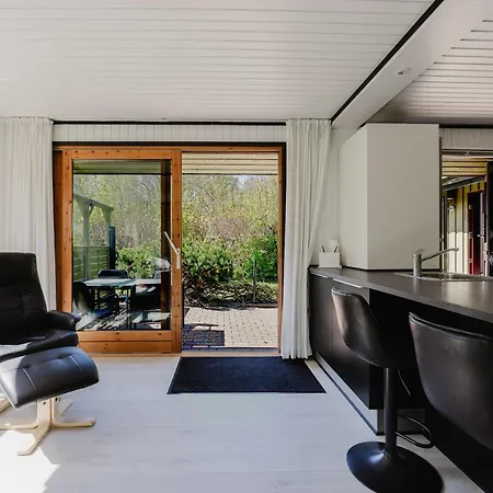 Apartman Modern Beachside Retreat In Marielyst 2br
