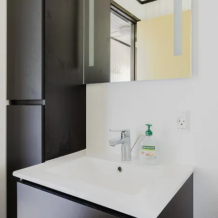 Modern Beachside Retreat In Marielyst 2br Bøtø By