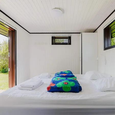 Modern Beachside Retreat In Marielyst 2br