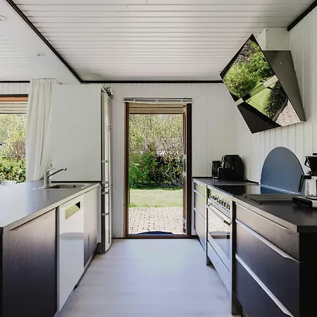 Apartman Modern Beachside Retreat In Marielyst 2br *