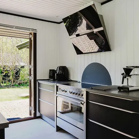 Apartman Modern Beachside Retreat In Marielyst 2br