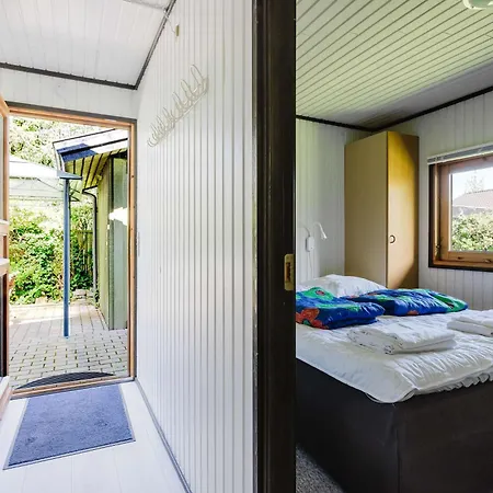 Modern Beachside Retreat In Marielyst 2br Apartman Bøtø By