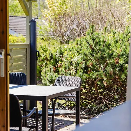 Modern Beachside Retreat In Marielyst 2br Bøtø By