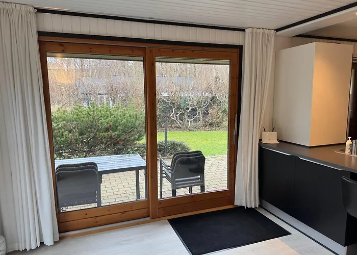 Modern Beachside Retreat In Marielyst 2br Apartment