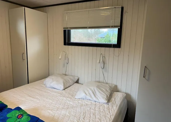 Modern Beachside Retreat In Marielyst 2br