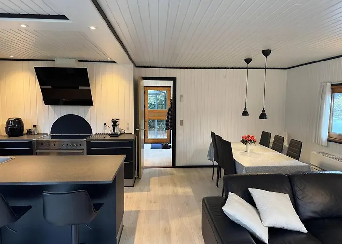 Apartment Modern Beachside Retreat In Marielyst 2br *